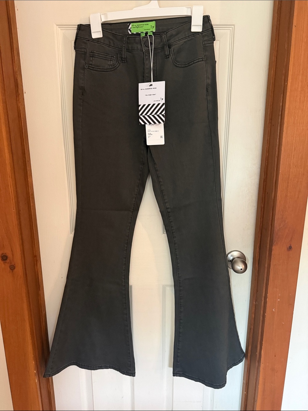 Women's Gray Flare Jeans with Subtle Stretch - Modern High-Rise